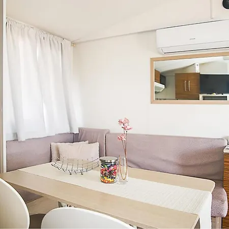 Beautiful Stacaravan In With Wifi 3* Drniš